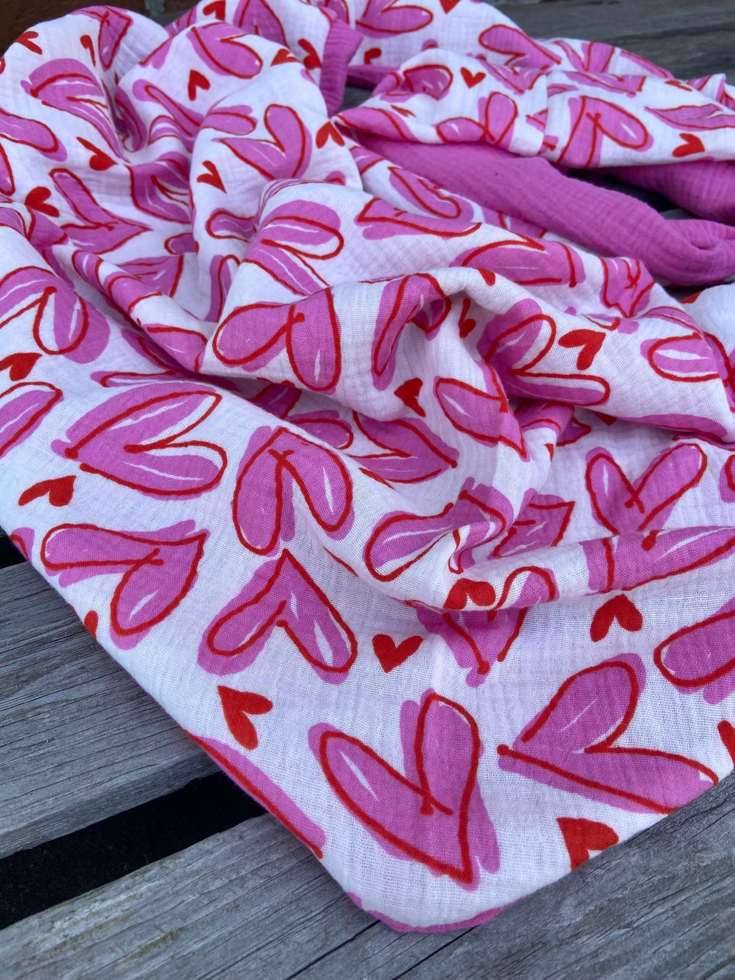 XXL Musselin Wende - Dreieckstuch / großes Tuch Damen / Geschenk Geburtstag Mama / Herzchen pink weiß / Muttertag