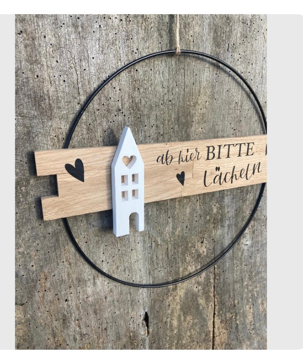 30 cm großer Türkranz Bitte Lächeln Haus Metallring Geschenk Hauseinweihung Freundin Türschild Holzschild Eingang  neues Heim Zuhause