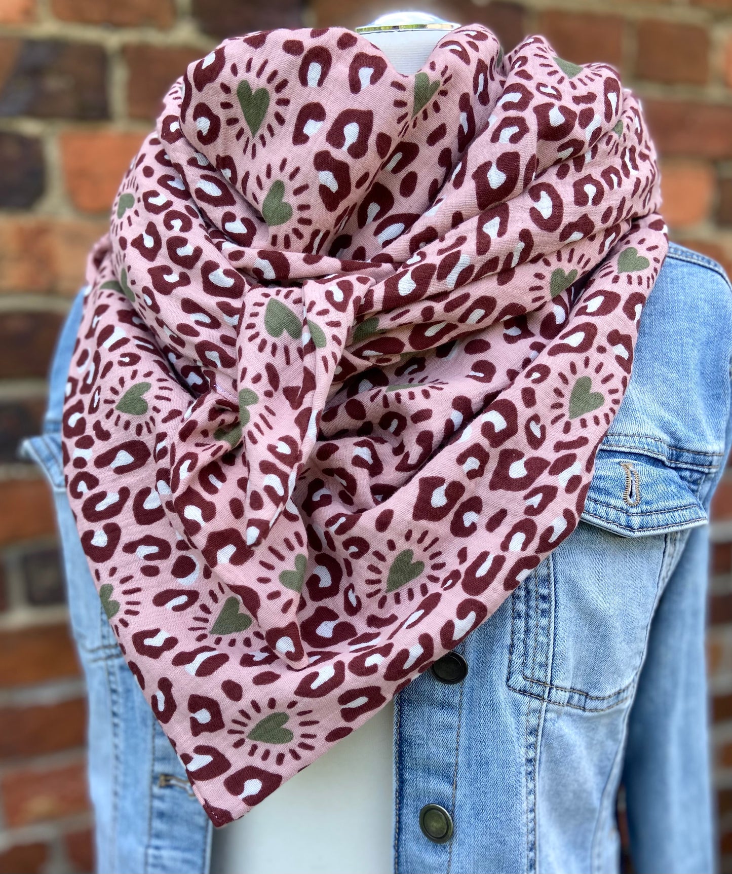 XXL Leo Musselin rosa großes Dreieckstuch Leoprint Damen Schal Geschenk Freundin Herzmensch