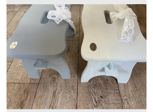 Shabby Landhaus Fußbank Schemel Hocker weiß grau antik rustikal Landhausküche Dorfkind altes Land Scandi