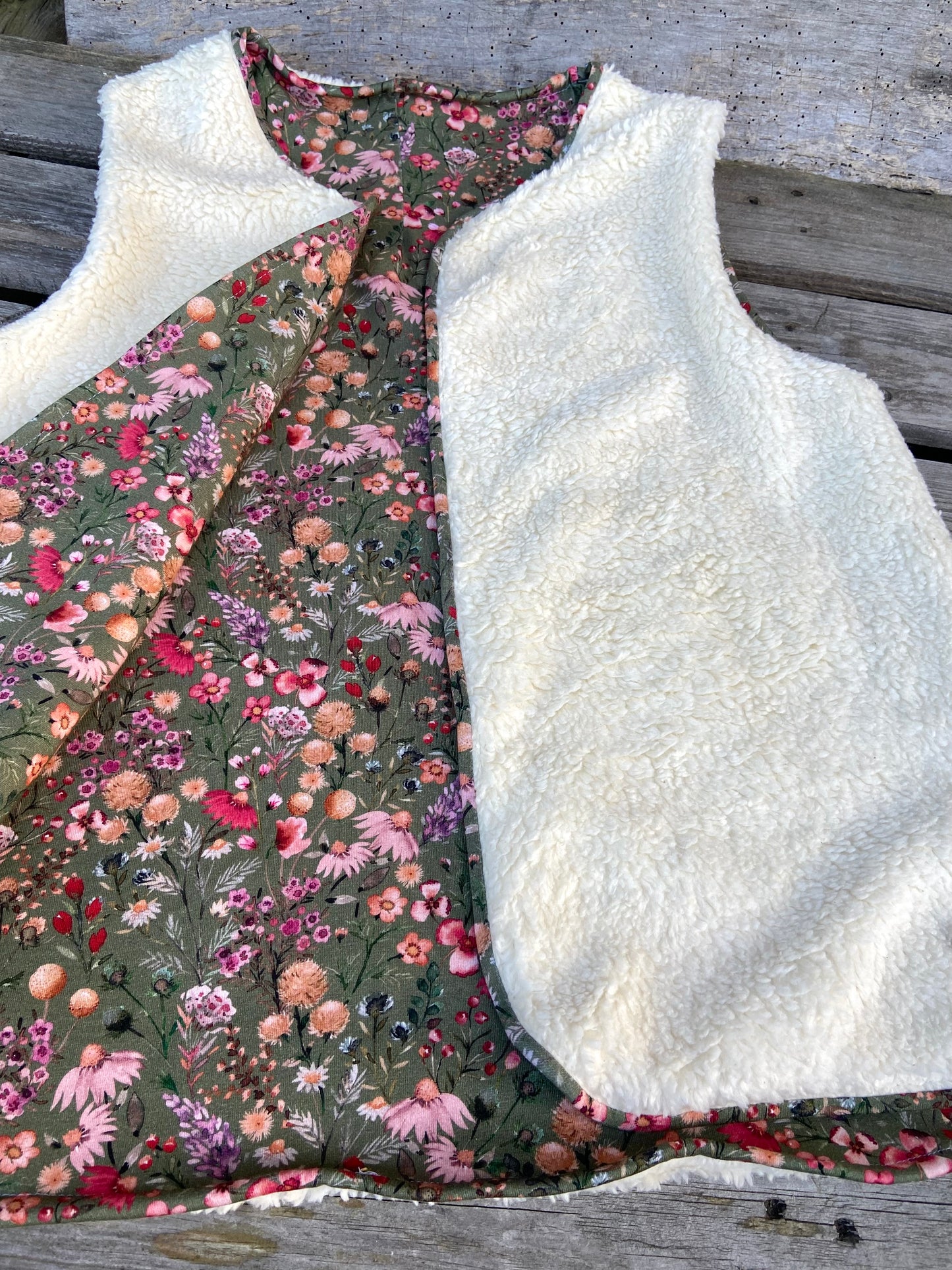 Teddy Weste Blümchen / Überzieher / Pullunder / Damen Weste / Teddyweste beere mit Stickerei