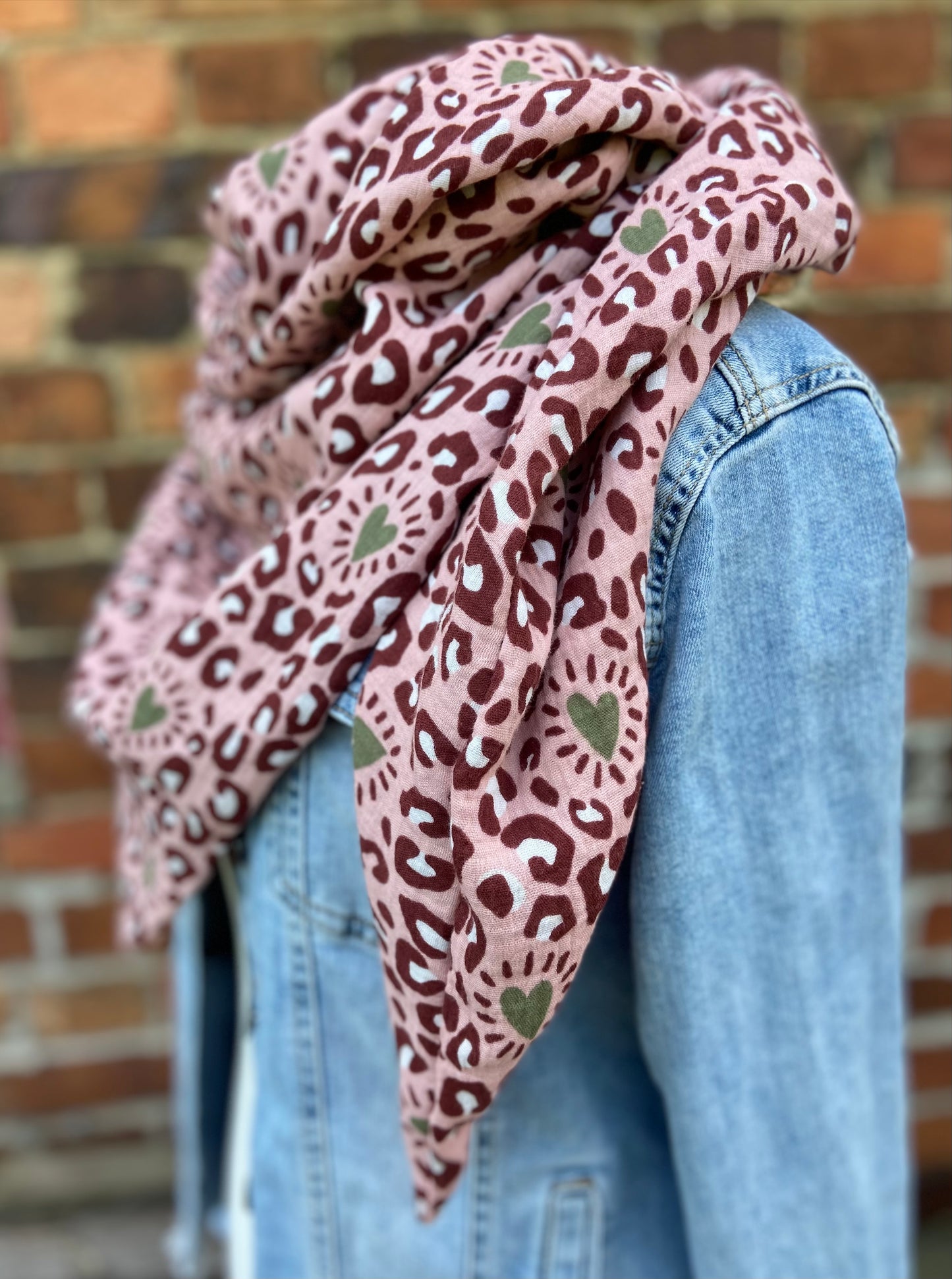 XXL Leo Musselin rosa großes Dreieckstuch Leoprint Damen Schal Geschenk Freundin Herzmensch