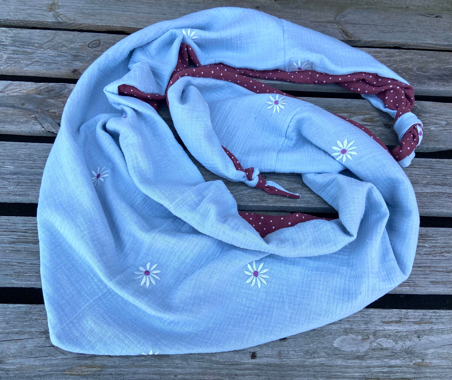 XXL Musselin Wende - Dreieckstuch / großes Tuch Damen / Geschenk Geburtstag Mama / Margerite hellblau beere Pünktchen / Muttertag