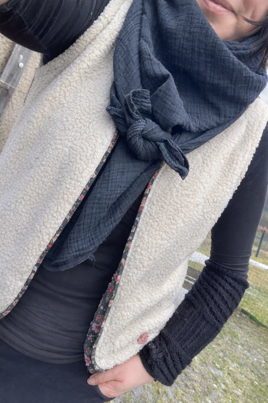 Teddy Weste Blümchen / Überzieher / Pullunder / Damen Weste / Teddyweste beere mit Stickerei