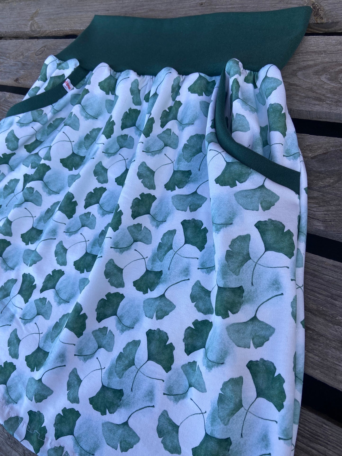 Rock Ginkgo Muster / Jersey Rock Damen / Blätter Blatt / Hüftrock / Sommerrock / grün & weiß / Rock mit Taschen