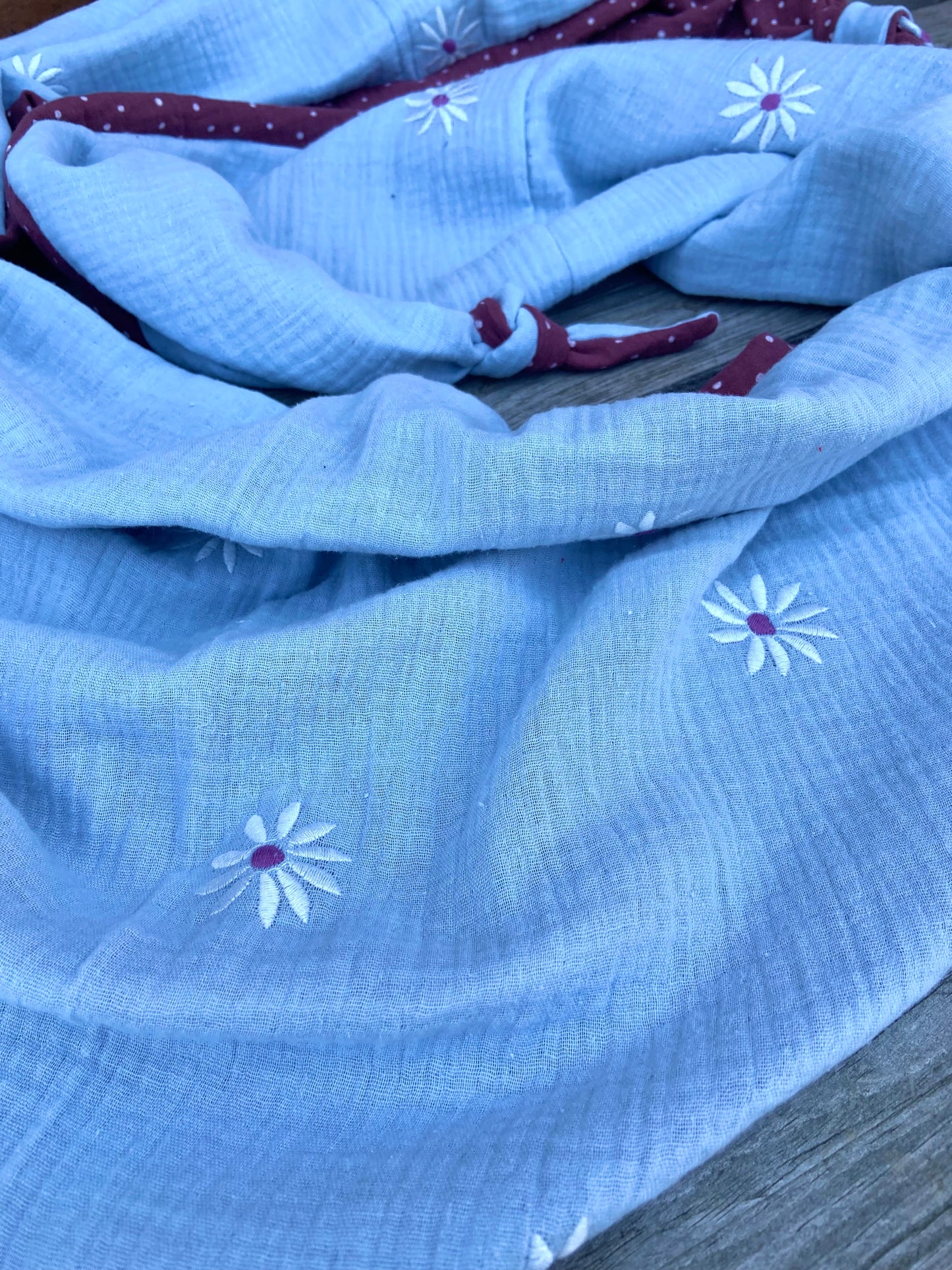 XXL Musselin Wende - Dreieckstuch / großes Tuch Damen / Geschenk Geburtstag Mama / Margerite hellblau beere Pünktchen / Muttertag
