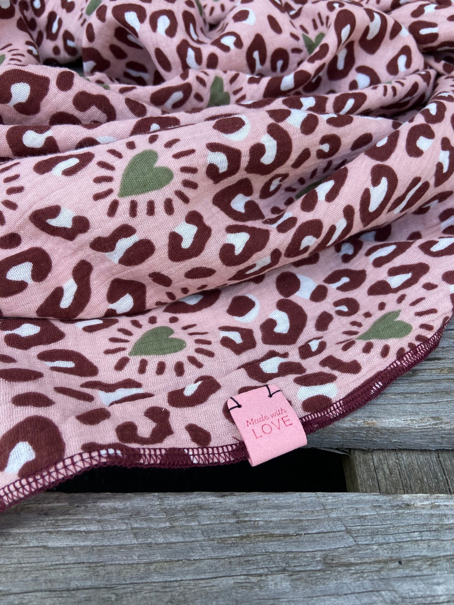 XXL Leo Musselin rosa großes Dreieckstuch Leoprint Damen Schal Geschenk Freundin Herzmensch
