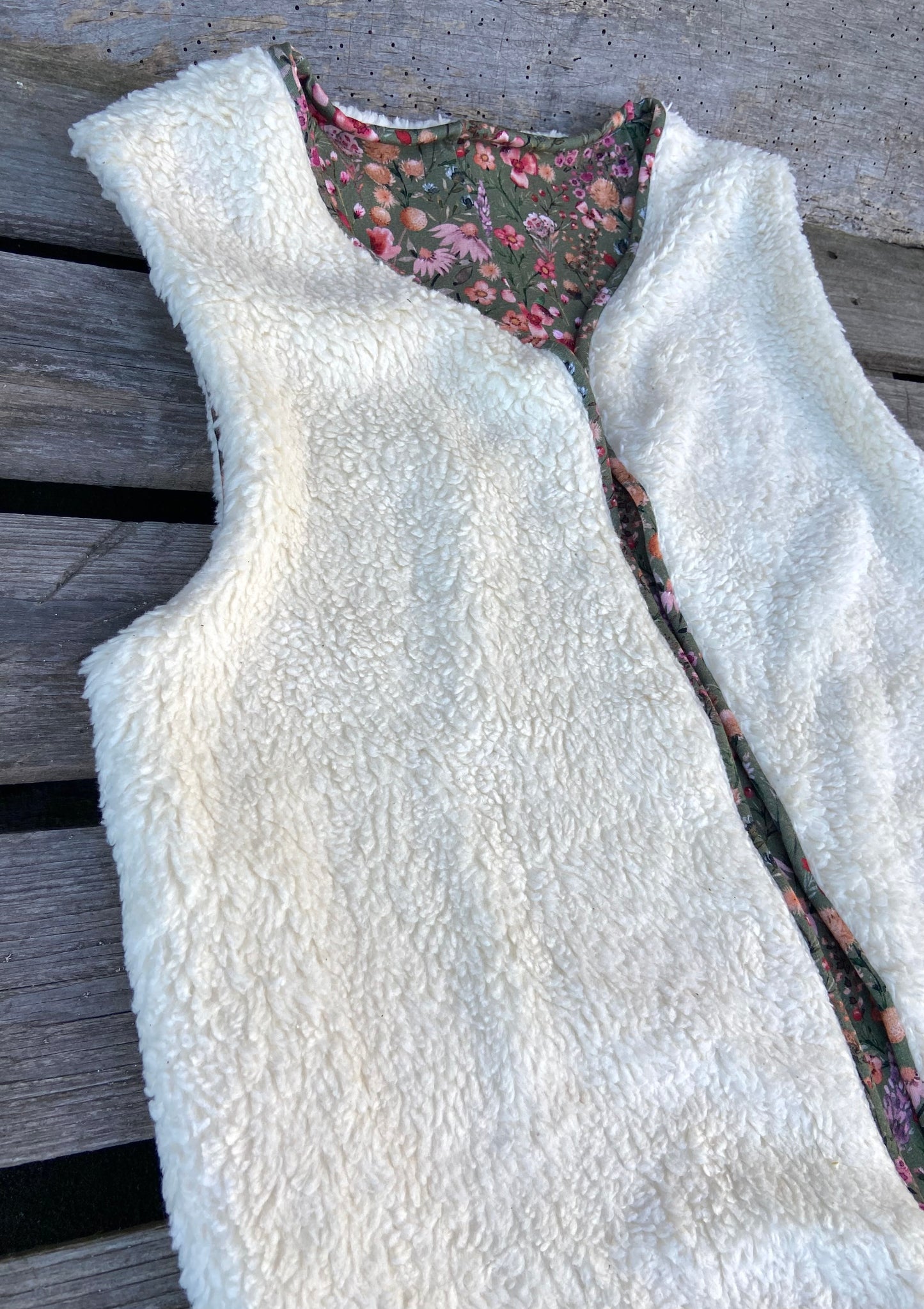 Teddy Weste Blümchen / Überzieher / Pullunder / Damen Weste / Teddyweste beere mit Stickerei
