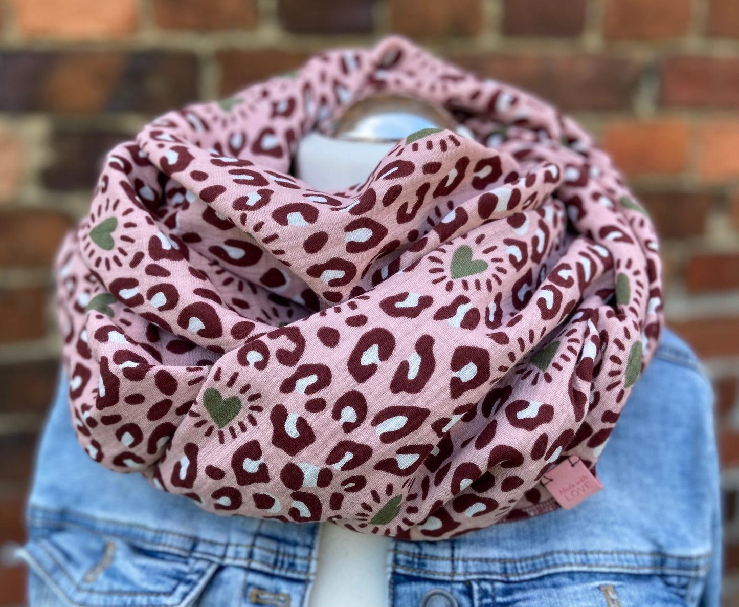 XXL Leo Musselin rosa großes Dreieckstuch Leoprint Damen Schal Geschenk Freundin Herzmensch