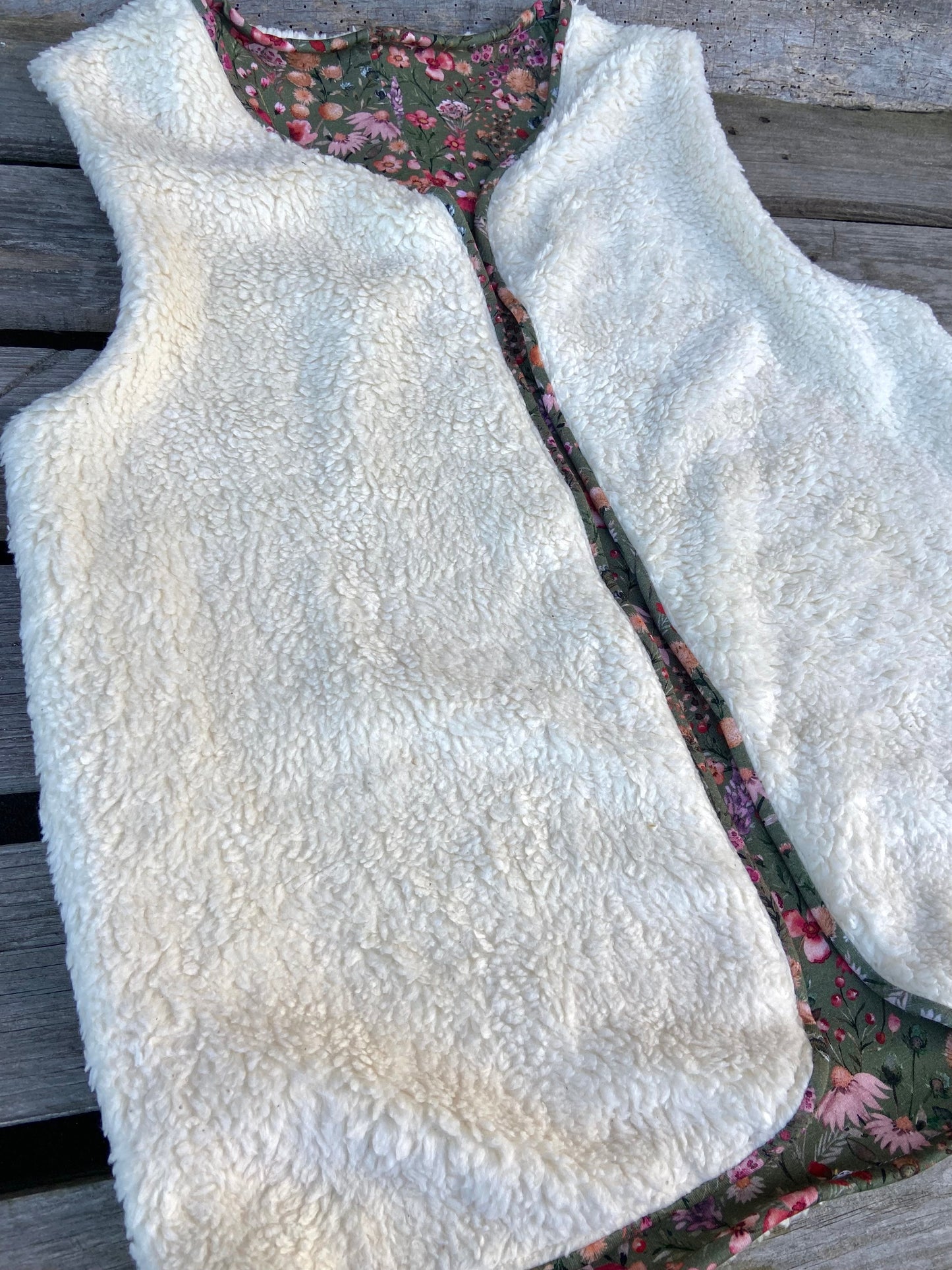 Teddy Weste Blümchen / Überzieher / Pullunder / Damen Weste / Teddyweste beere mit Stickerei
