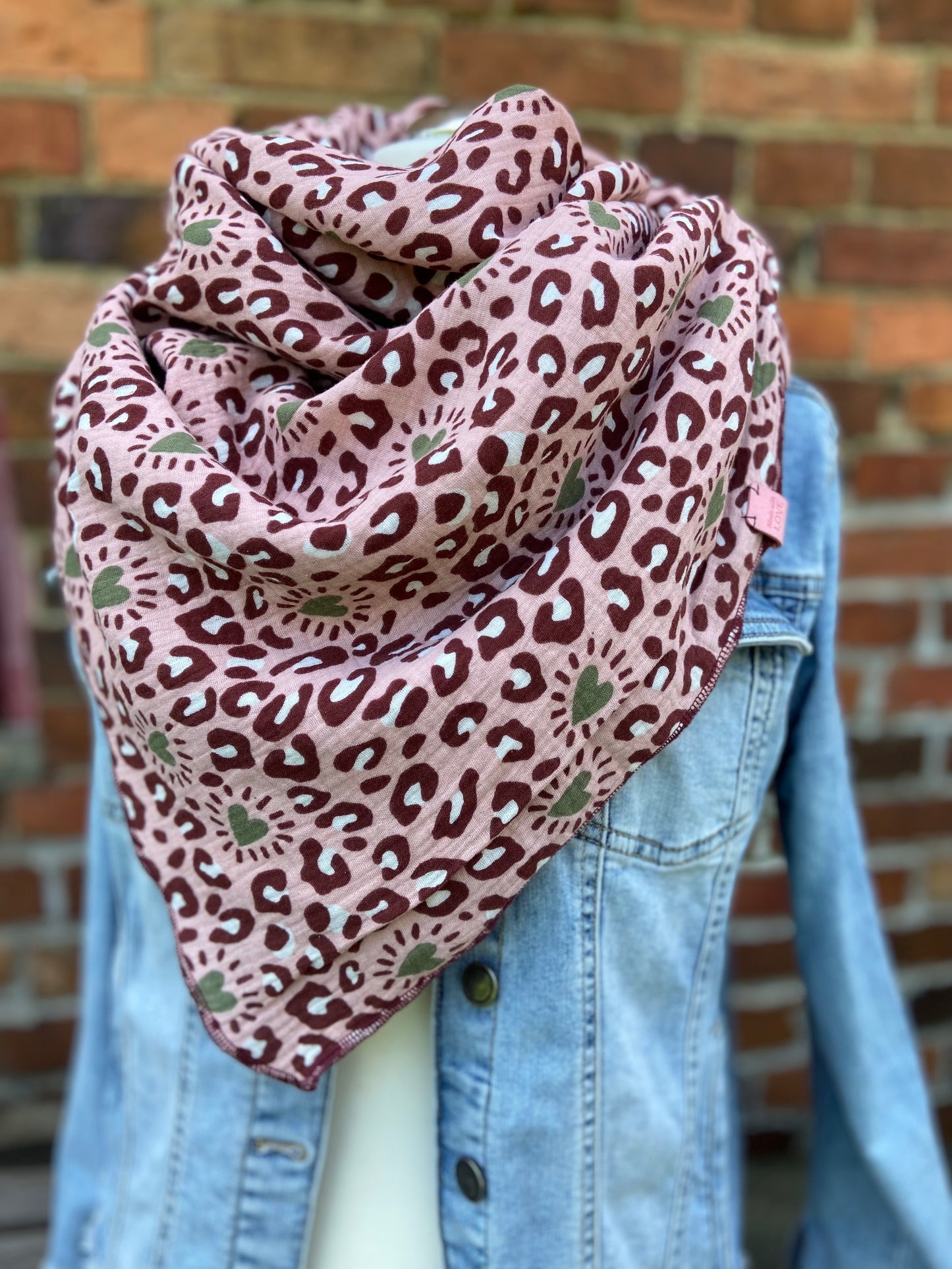 XXL Leo Musselin rosa großes Dreieckstuch Leoprint Damen Schal Geschenk Freundin Herzmensch